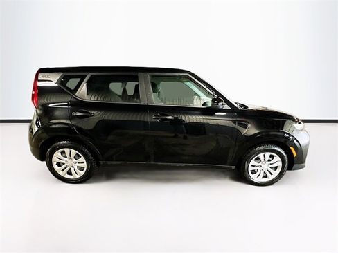 Used 2022 Kia Soul LX image 8