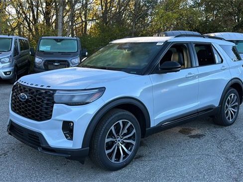 New 2026 Ford Explorer ST-Line image 2