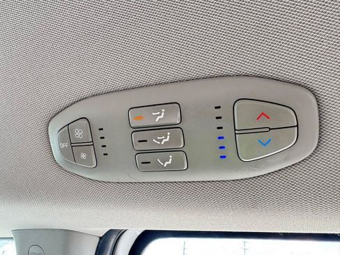 Used 2019 Kia Sedona L FWD image 31