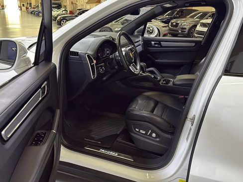 Used 2019 Porsche Cayenne AWD/4WD image 18