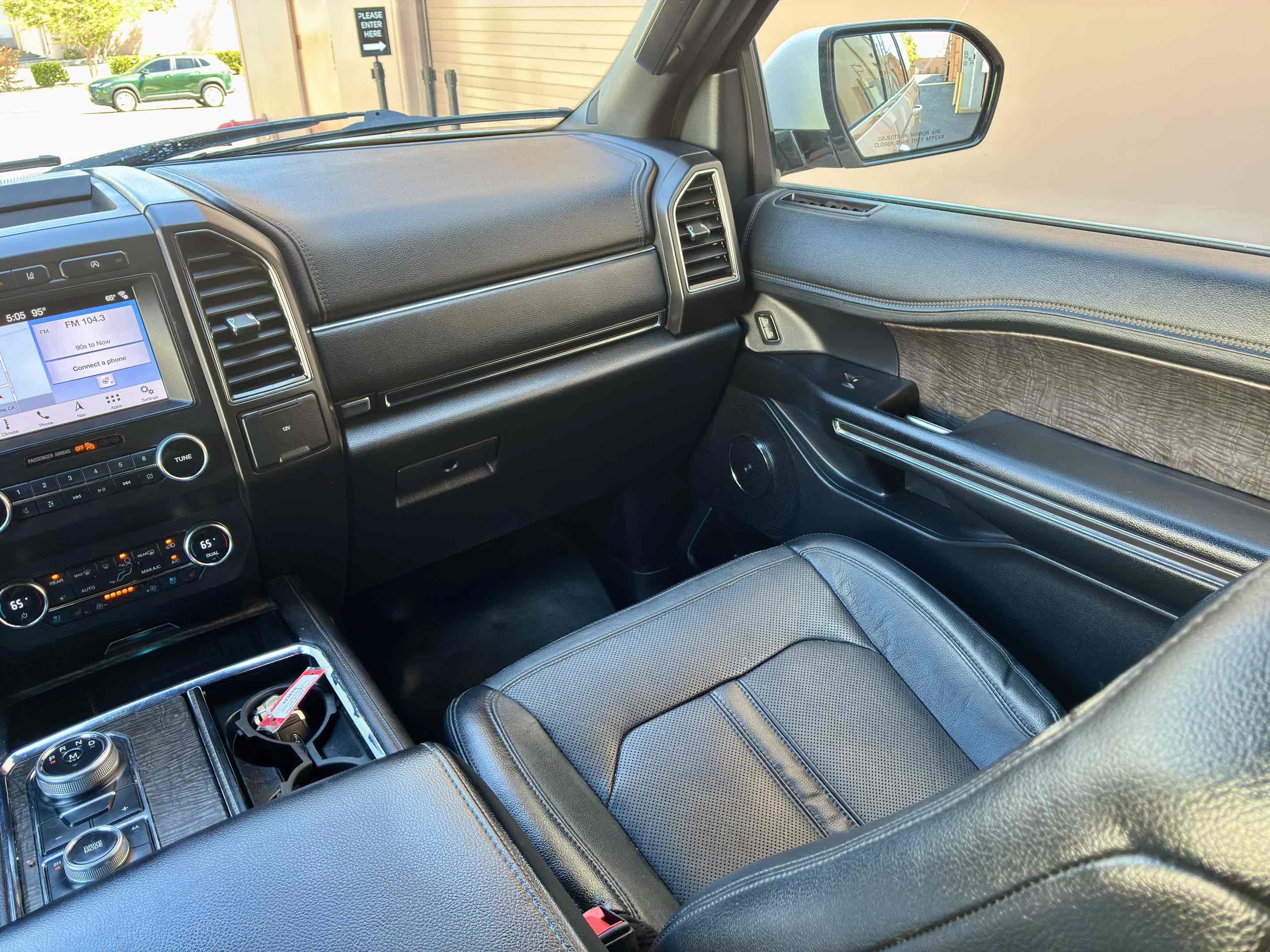 Used 2019 Ford Expedition Limited w/ Equipment Group 301A AWD/4WD image 17