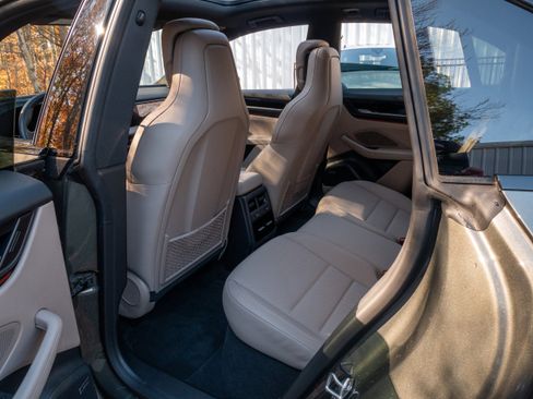 Used 2025 Porsche Macan Electric image 33