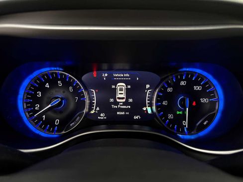 Used 2022 Chrysler Pacifica Touring-L FWD image 10