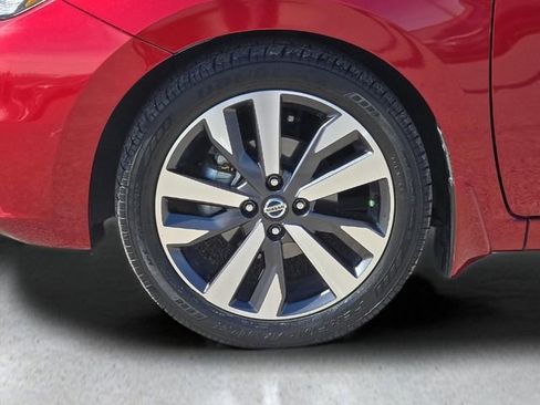 Used 2020 Nissan Versa SR image 8