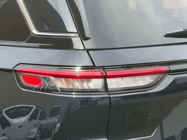 Used 2023 Jeep Grand Cherokee Limited w/ Luxury Tech Group II AWD/4WD image 9