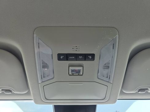 Used 2021 Toyota RAV4 LE FWD image 32