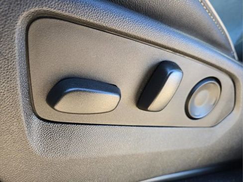 Used 2023 GMC Yukon SLT image 23