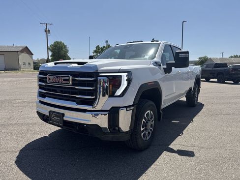 Used 2024 GMC Sierra 3500 SLE image 3