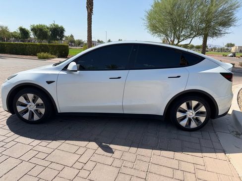 Used 2021 Tesla Model Y Long Range AWD/4WD image 5