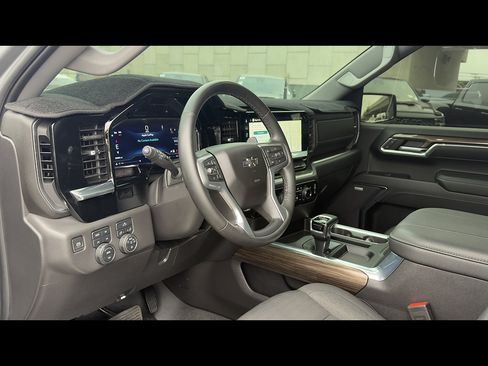 Used 2024 Chevrolet Silverado 1500 LT Trail Boss w/ Convenience Package II AWD/4WD image 5