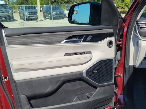 Used 2024 Jeep Wagoneer Series II w/ Premium Group I image 19