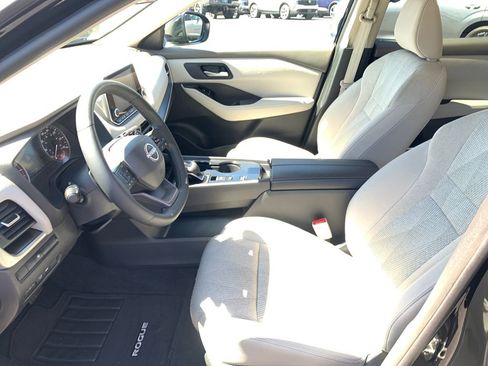 Used 2025 Nissan Rogue SV FWD image 18