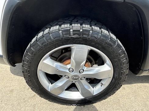 Used 2013 Jeep Grand Cherokee Overland AWD/4WD image 15