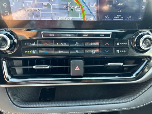 Used 2021 Toyota Highlander Limited AWD/4WD image 30