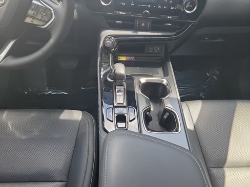 Certified 2025 Lexus NX 250 FWD w/ Accessory Package (K3) image 18