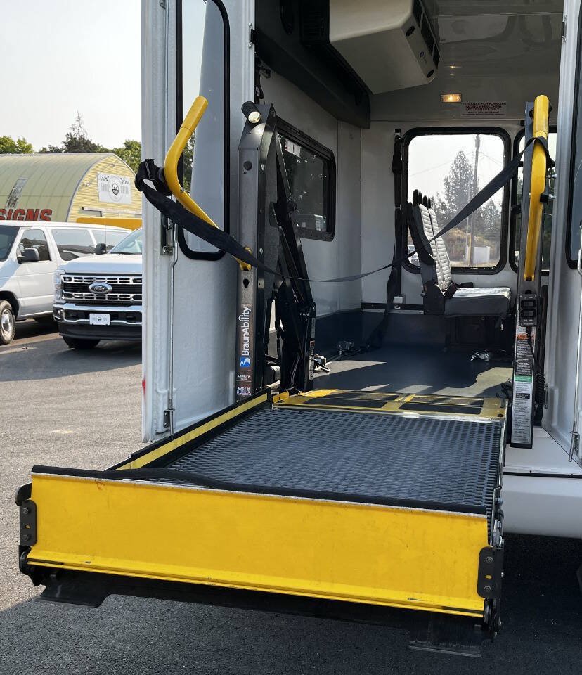 Used 2016 Ford E-450 and Econoline 450 Super Duty w/ Shuttle Bus Prep Package RWD image 19