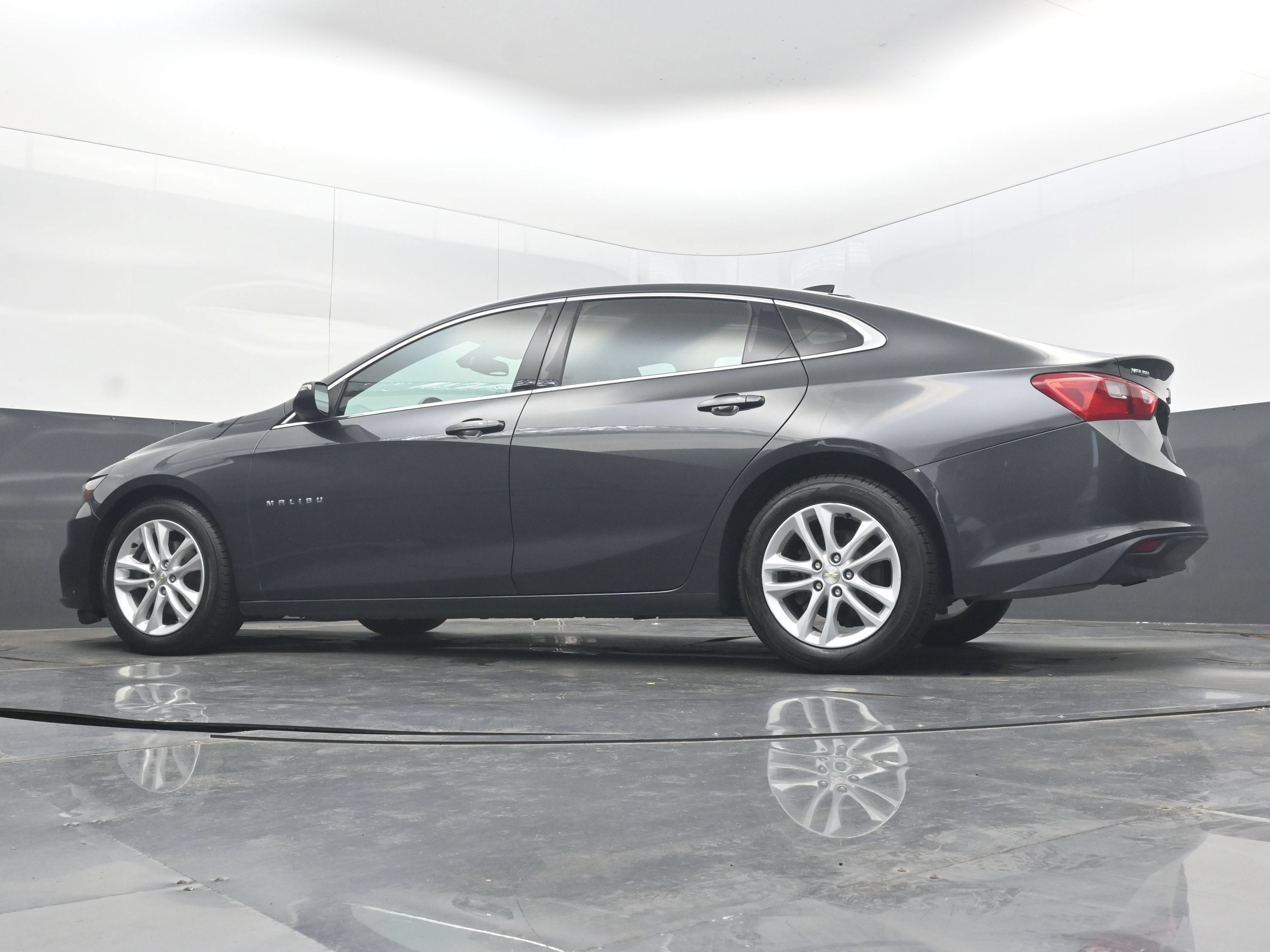 Used 2017 Chevrolet Malibu LT w/ Leather Package FWD image 28