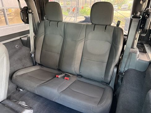 Used 2019 Jeep Wrangler Sport AWD/4WD image 14