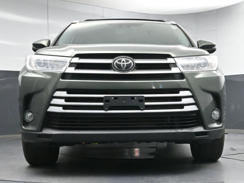 Used 2018 Toyota Highlander XLE image 24