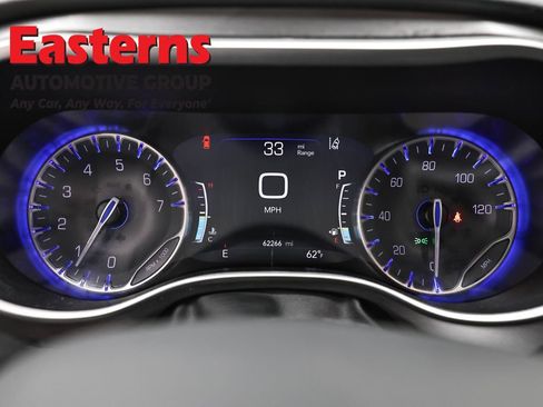 Used 2024 Chrysler Pacifica Touring-L FWD image 18