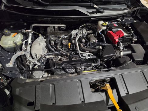 Used 2021 Nissan Rogue S AWD/4WD image 9