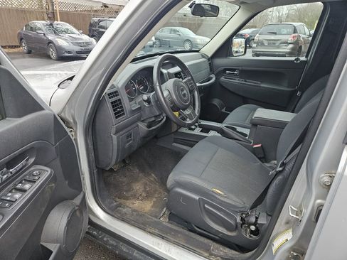 Used 2012 Jeep Liberty Sport image 11