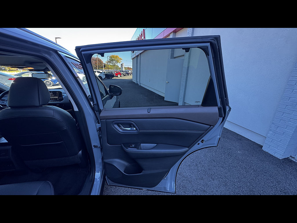 Used 2023 Nissan Rogue SL w/ SL Premium Package AWD/4WD image 27