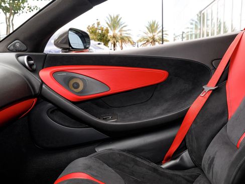 Used 2019 McLaren 570S Coupe RWD image 23