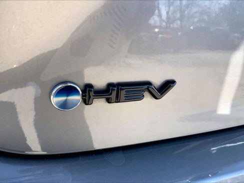 Used 2025 Toyota Camry SE w/ Convenience Package image 10