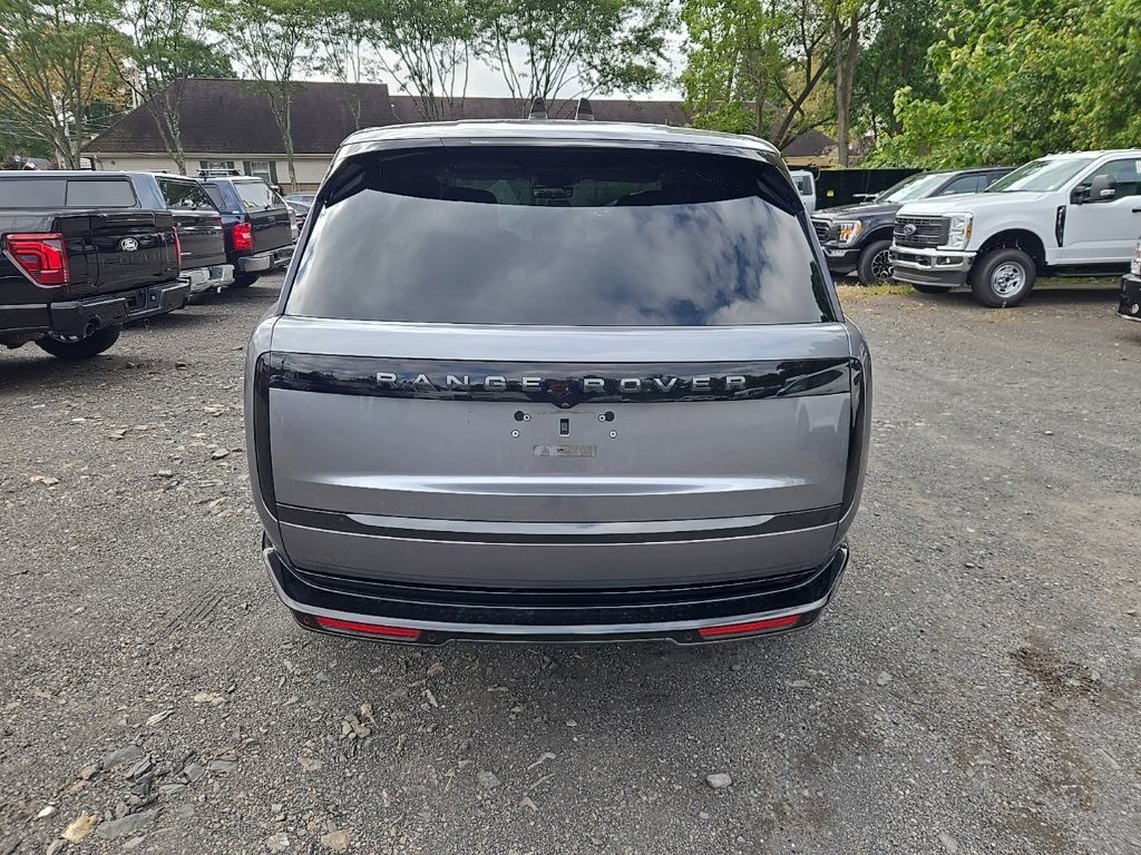 Used 2023 Land Rover Range Rover Long Wheelbase SE AWD/4WD image 5