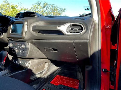 Used 2021 Jeep Renegade Latitude w/ Sun & Sound Group AWD/4WD image 19
