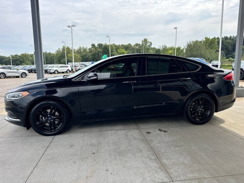 Certified 2018 Ford Fusion SE w/ Fusion SE Technology Package FWD image 4