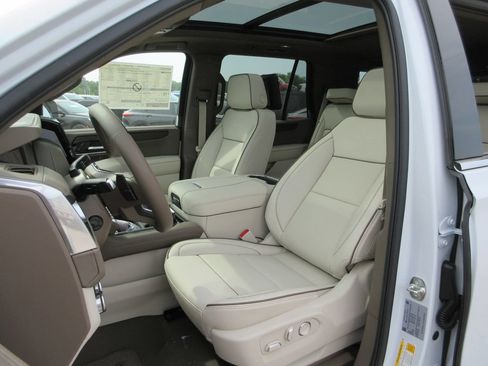 New 2026 GMC Yukon Denali w/ Denali Reserve Package AWD/4WD image 9