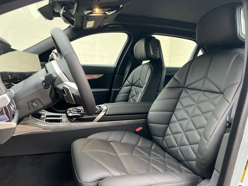 Used 2025 BMW 740i xDrive w/ Premium Package image 13