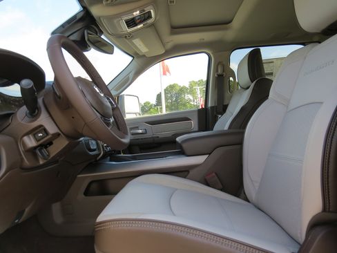 New 2025 RAM 2500 Laramie image 20