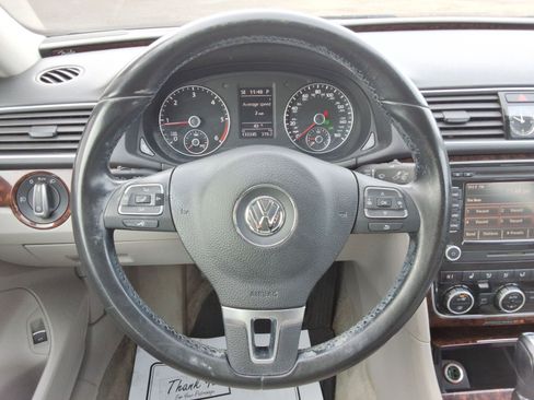 Used 2013 Volkswagen Passat TDI SEL Premium image 11