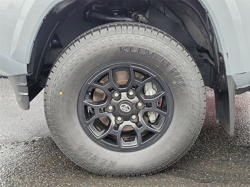 Used 2021 Toyota Tacoma SR5 w/ Technology Package image 24