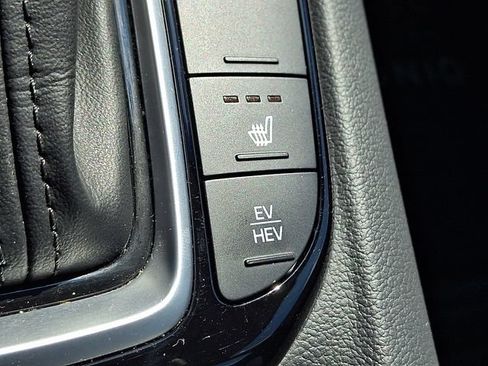 Used 2020 Hyundai Ioniq SE FWD image 24