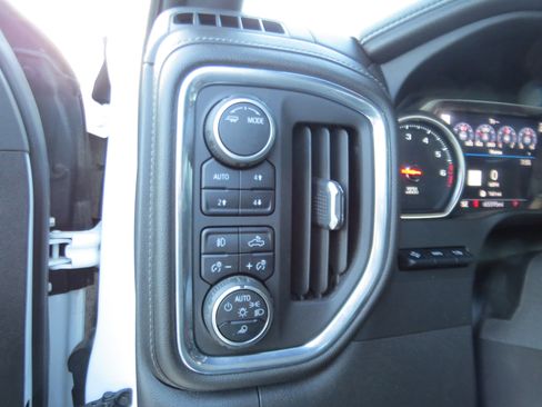 Used 2022 Chevrolet Silverado 1500 High Country w/ Technology Package image 19