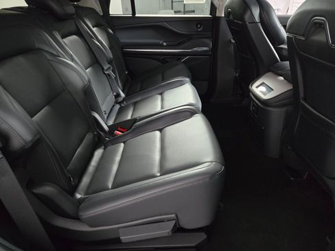 New 2026 Lincoln Navigator Premiere AWD/4WD image 18