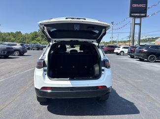 Used 2025 Jeep Compass Limited w/ Elite Group AWD/4WD video 5