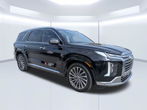 Certified 2025 Hyundai Palisade Calligraphy FWD image 2