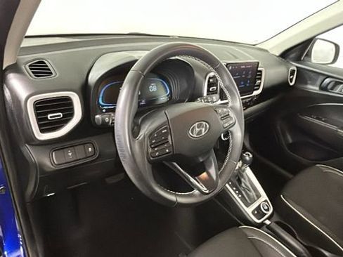 Used 2024 Hyundai Venue Limited FWD image 14