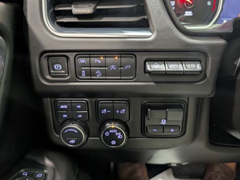 Used 2021 Chevrolet Tahoe High Country image 24