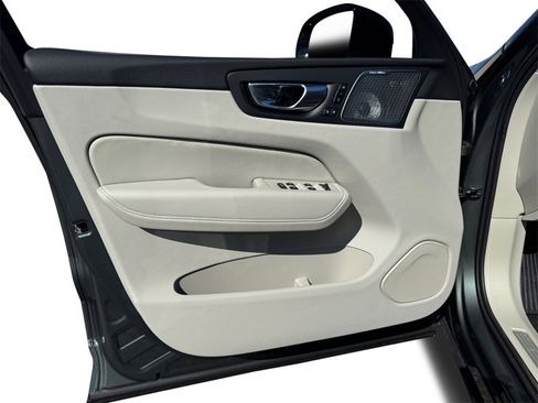 New 2026 Volvo XC60 T8 Ultra w/ Protection Package Premier image 8