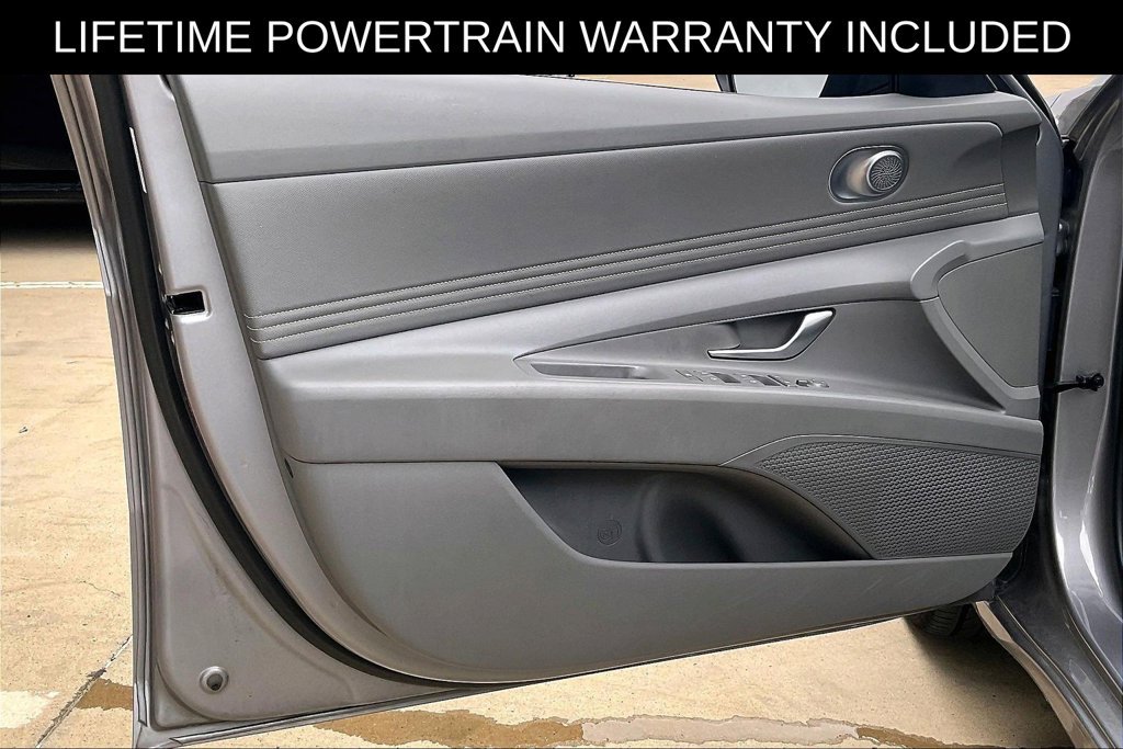 Used 2025 Hyundai Elantra SEL FWD image 15