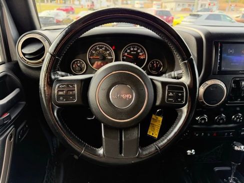 Used 2017 Jeep Wrangler Unlimited Sahara image 29