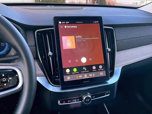 Used 2025 Volvo XC90 T8 Plus image 6