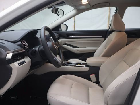 Used 2023 Nissan Altima 2.5 SV FWD image 16