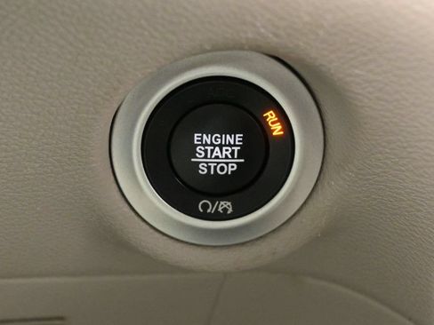 Used 2023 Chrysler Pacifica Touring-L FWD image 26